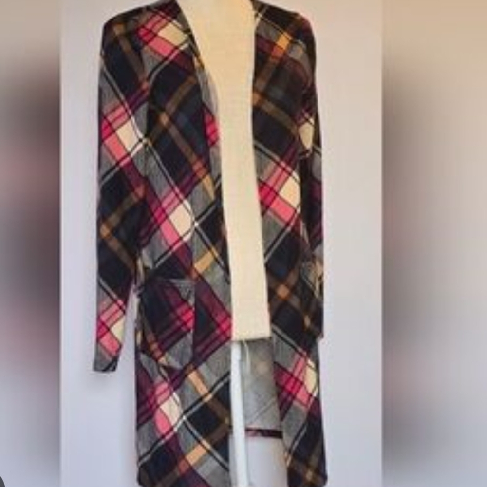 Chic Plaid Cardigan in Pink and Black
